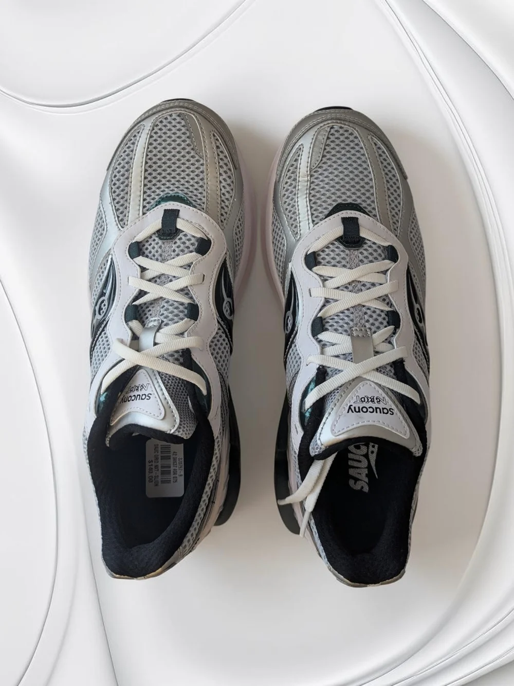 NWT Saucony GRID NXT Mens Size 10 Silver Green Running Shoe Sneakers